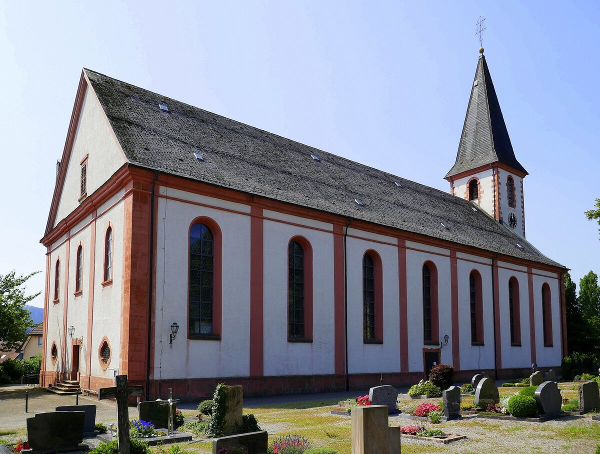 Zell a.H., die katholische Stadtkirche St.Symphorian stammt mit dem 47m hohen Turm aus den Jahren 1721-22, erweitert 1791-93, Juli 2021