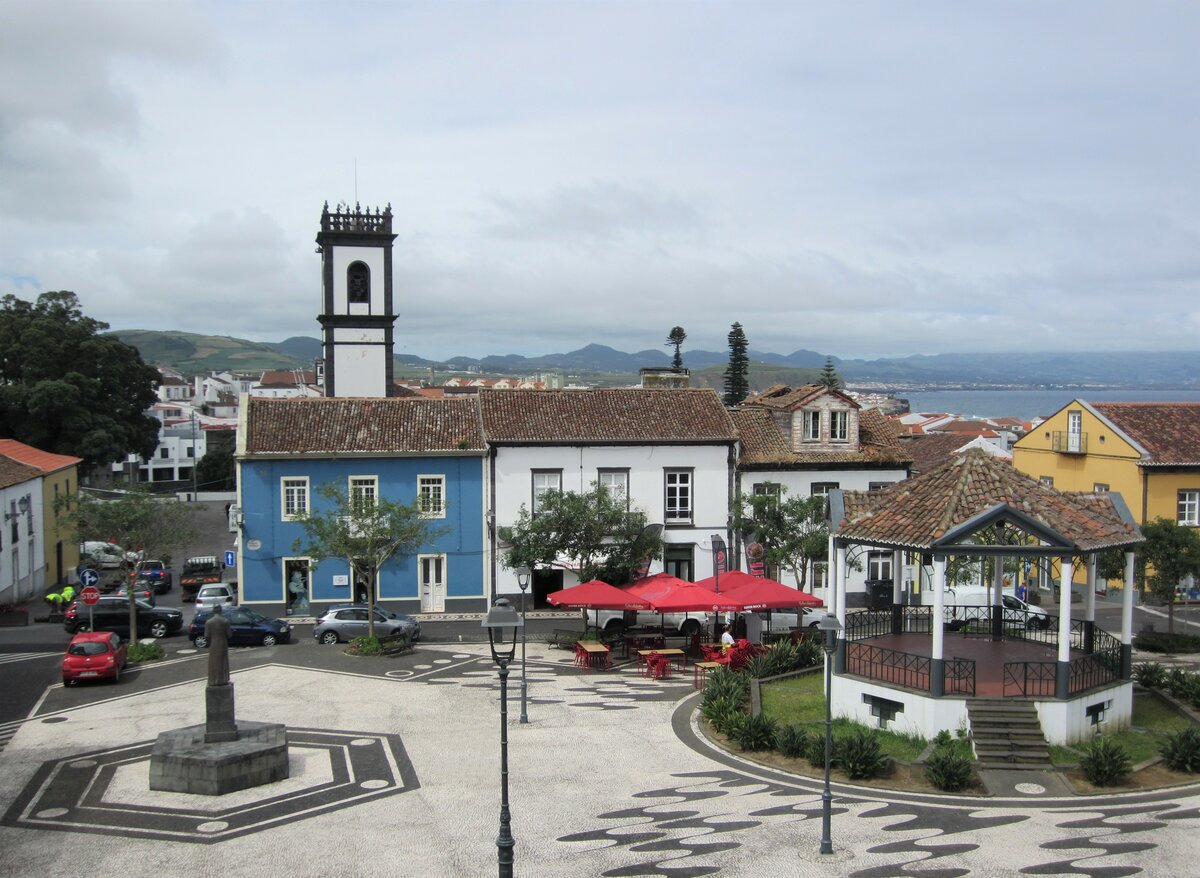 Zentraler Platz der Stadt Ribeira Grande auf der Azoren- Insel Sao Miguel. Aufnahme vom 24.07.2023.