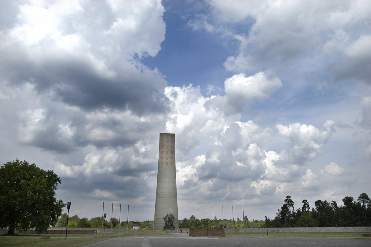 Zentrales Mahnmal der Gedenksttte Sachsenhausen - Aufnahme: Juli 2006.