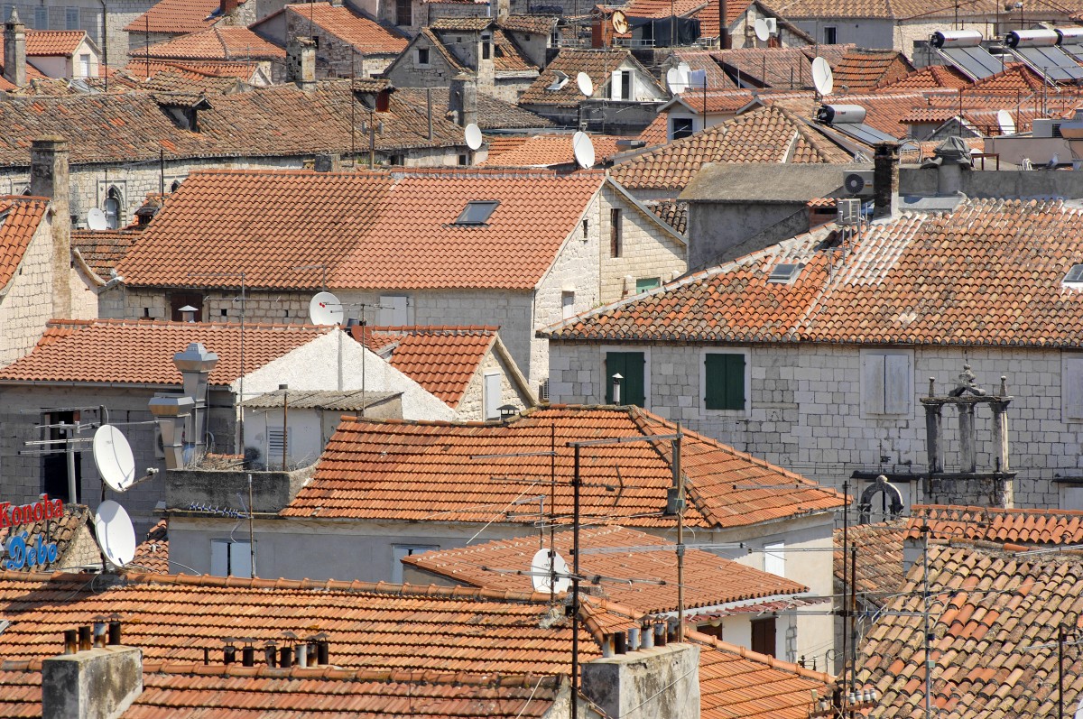 Ziegeldcher von Trogir von der Burg Kula Kamerlengo aus gesehen. Aufnahme: Juli 2009.