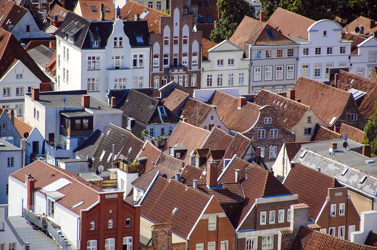 Ziegeldcher vom Turm der Lbecker St. Petri-Kirche aus gesehen. Aufnahme: 20. August 2021.