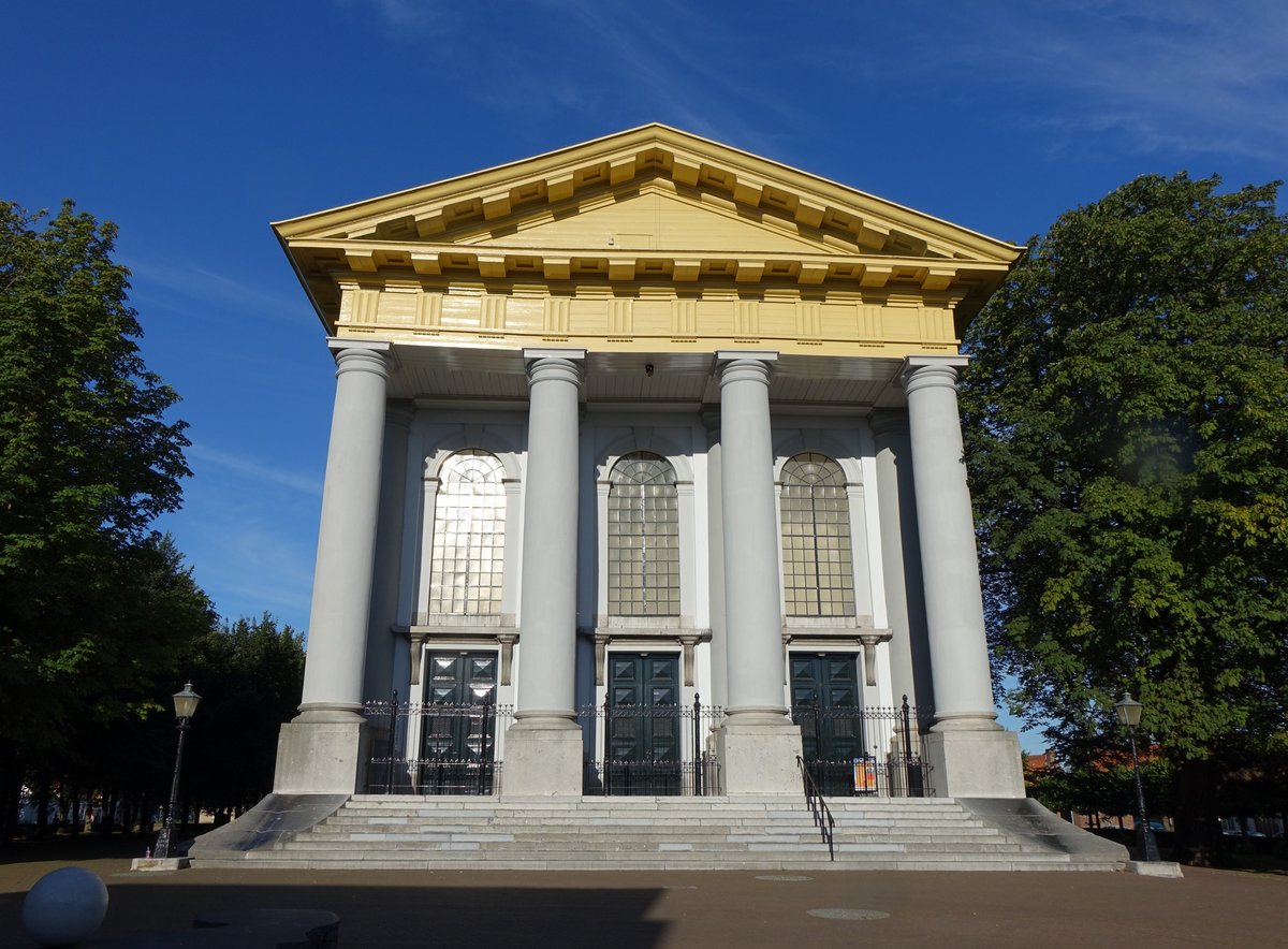 Zierikzee, Fassade der Nieuwe Kerk, neoklassizistisch, erbaut von G. H. Grauss (25.08.2016)