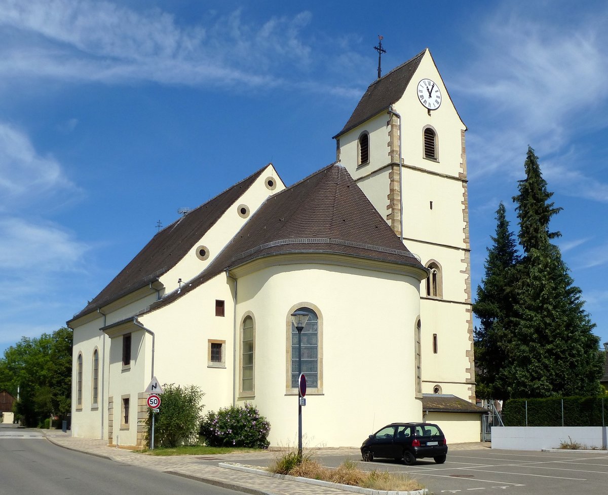 Zimmersheim, Ostseite mit Chor der barocken Kirche Mari Himmelfahrt, erbaut 1786, Juli 2017