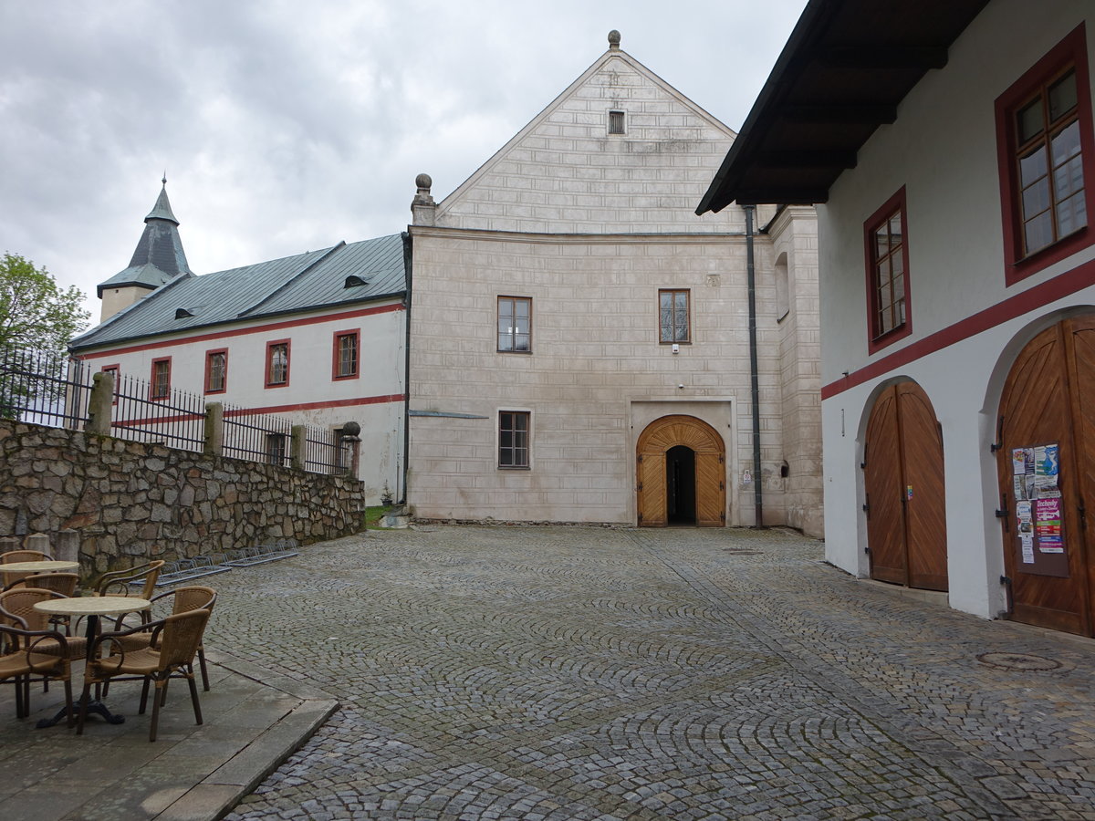 Zirovnice, gotische Burg, erbaut im 15. Jahrhundert, Umbau im 16. Jahrhundert in ein Renaissance Schlo, heute Heimatkundemuseum (28.05.2019)