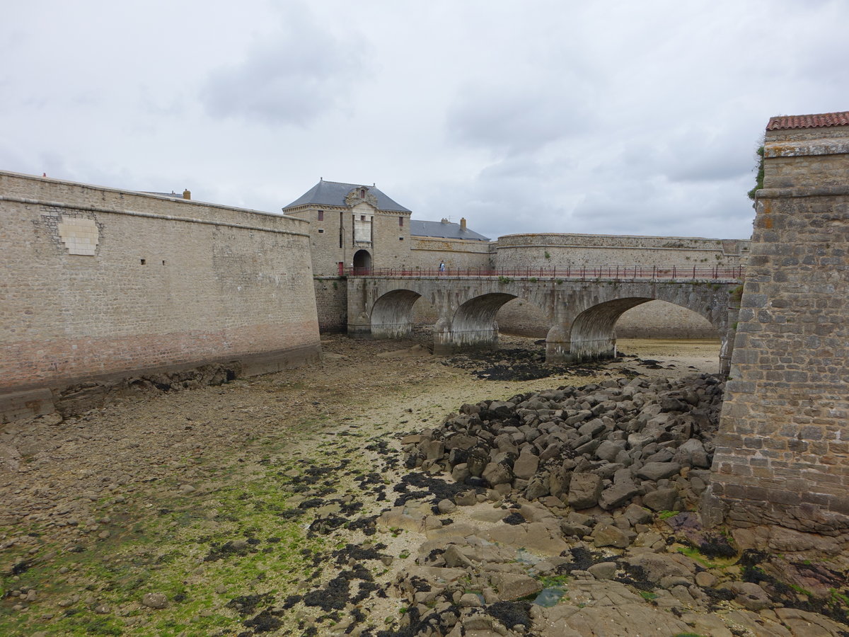 Zitadelle von Port-Louis, erbaut im 16. Jahrhundert, beherrscht den Eingang der Reede von Lorient, heute Musee Naval  (11.07.2017)