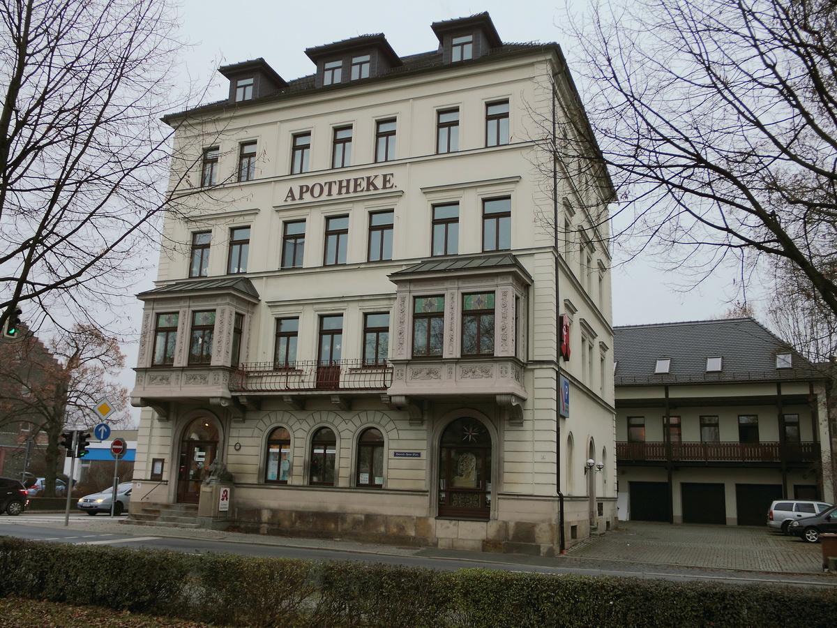 Zittau, Blick vom Park zum Heinrich Heine Platz Nr. 6 am 26. November 2016.