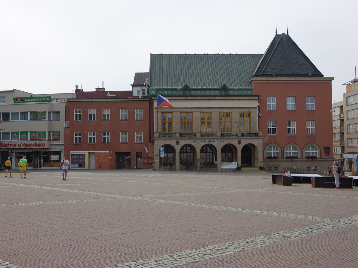 Zlin, Rathausgebude am Hauptplatz Namesti Miru (02.08.2020)