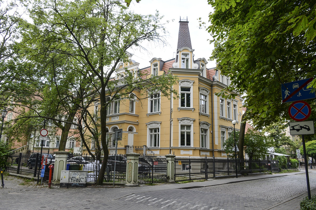 Zoppot / Sopot. Haus an der Ecke von Parkowa (bis 1945: Parkstrae) und Piastw. Aufnahme: 16. August 2019.