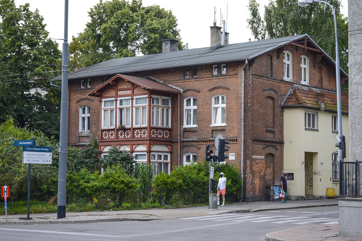 Zoppot - Sopot. Backsteinhaus aus der deutschen Grnderzeit an der Aleja Niepodległości. Aufnahme: 16. August 2019.