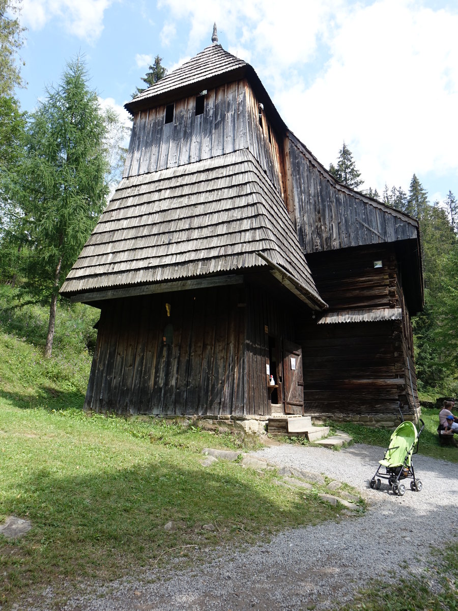 Zuberec, Holzkirche der Hl. Elisabeth im Freilichtmuseum Orava, erbaut im 15. Jahrhundert (06.08.2020)