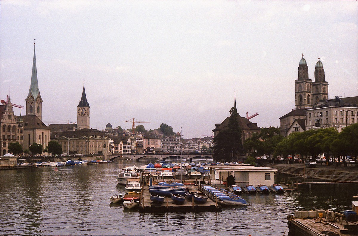 Zrich und Limmat von der Quaibrcke aus gesehen. Aufnahme: Juli 1984 (digitalisiertes Negativfoto).