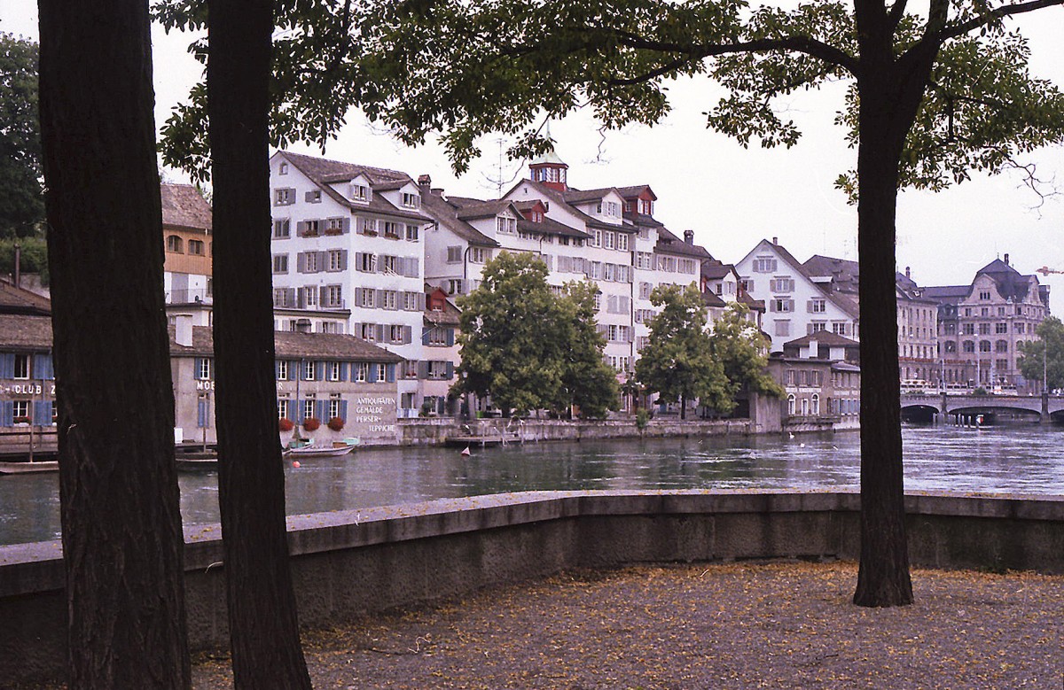 Zrich - Limmat und die Schipfe. Aufnahme: Juli 1984 (digitalisiertes Negativfoto).