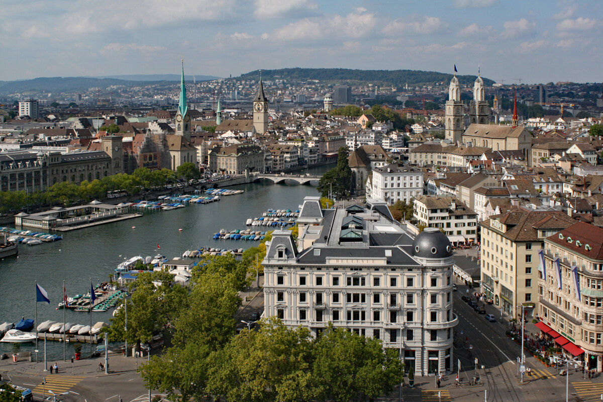 Zrichs Innenstadt limmatabwrts. Von einem Riesenrad am Bellevue gesehen am 13.09.2009.