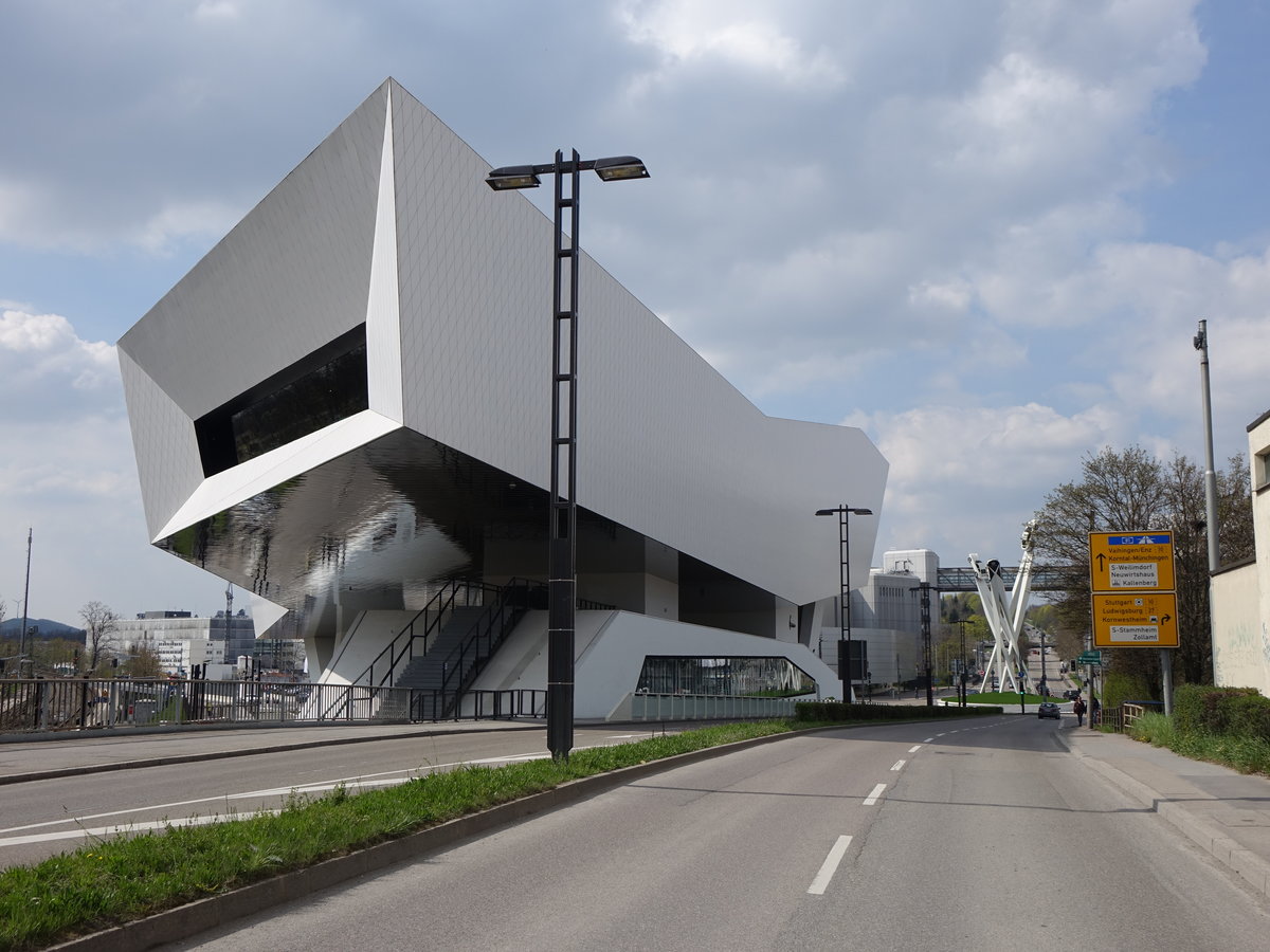 Zuffenhausen, Porschemuseum am Porscheplatz, erbaut 2009 (10.04.2016)