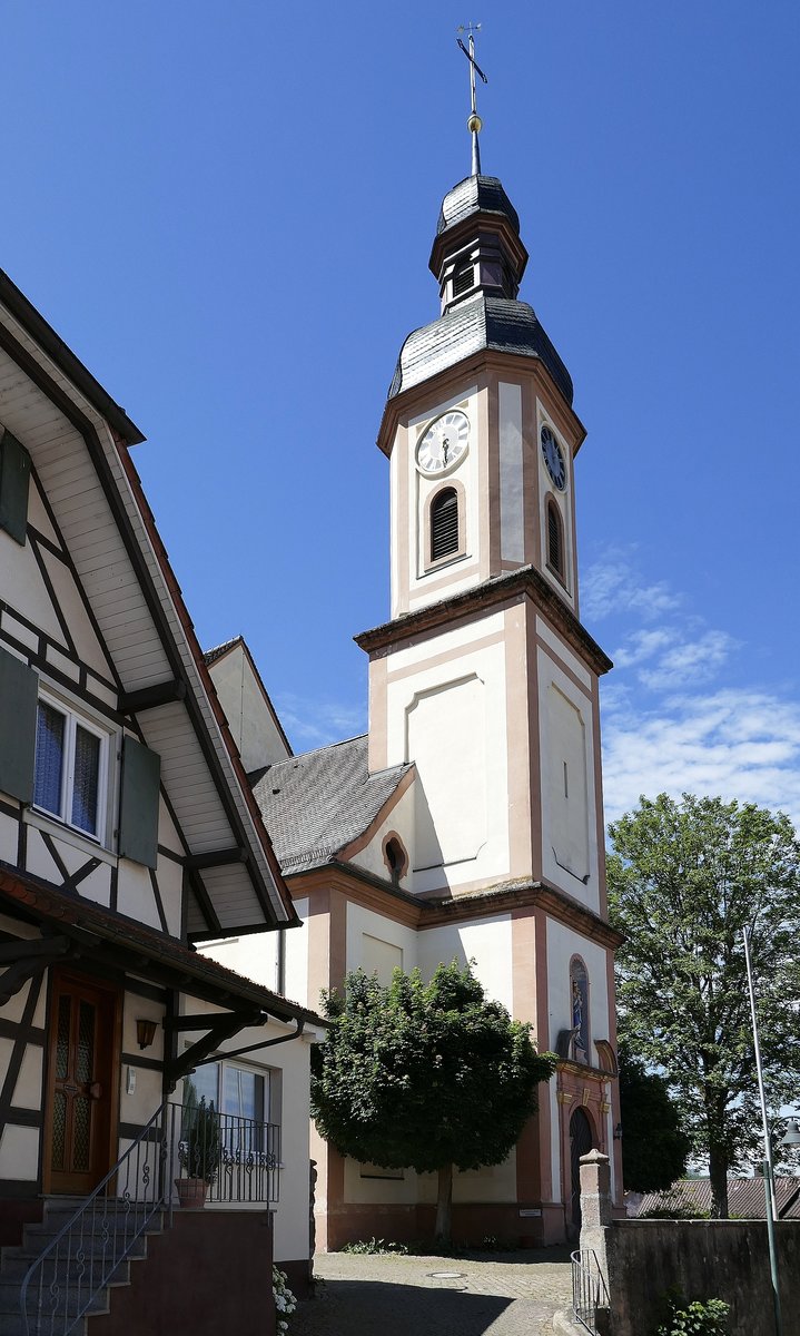 Zunsweier, die katholische Kirche St.Sixtus, 1736-43 im Barockstil erbaut, Juni 2020