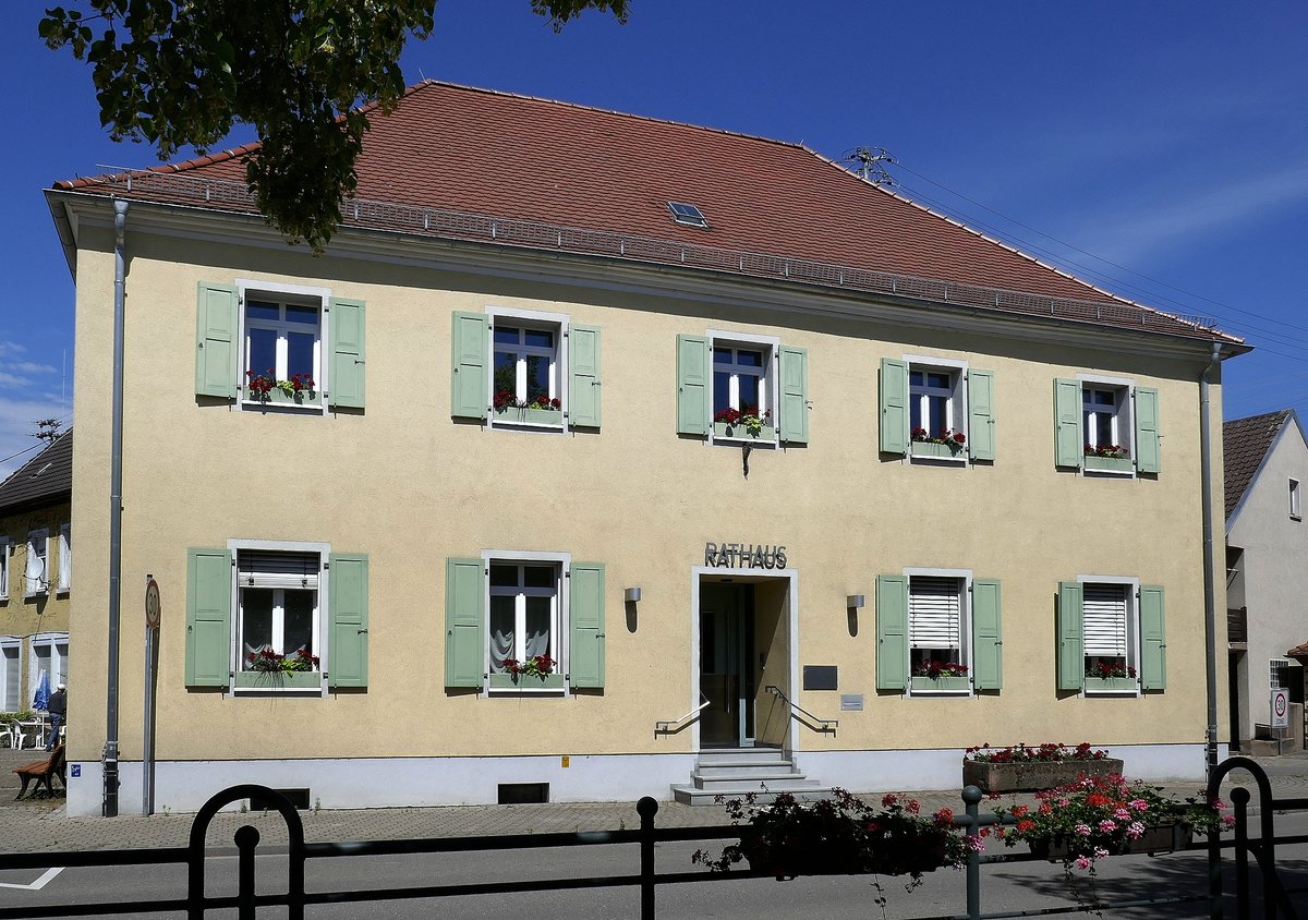 Zunsweier, Ortsteil von Offenburg, das Rathaus der ca. 3000 Einwohner zhlenden Gemeinde in der Ortenau, Sept. 2020