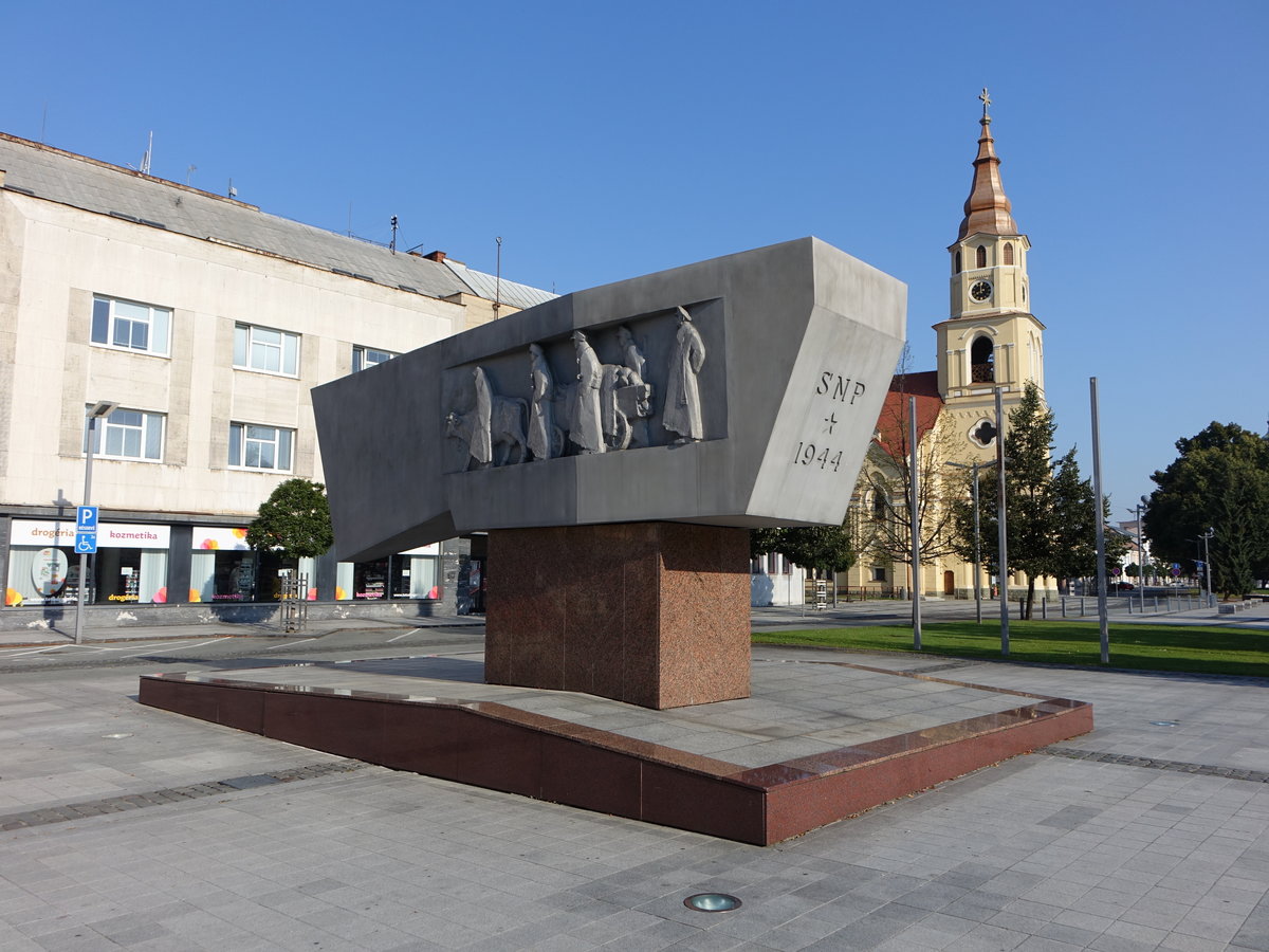 Zvolen / Altsohl, Freiheitsdenkmal und Ev. Dreifaltigkeitskirche am Namesti SNP (08.08.2020)