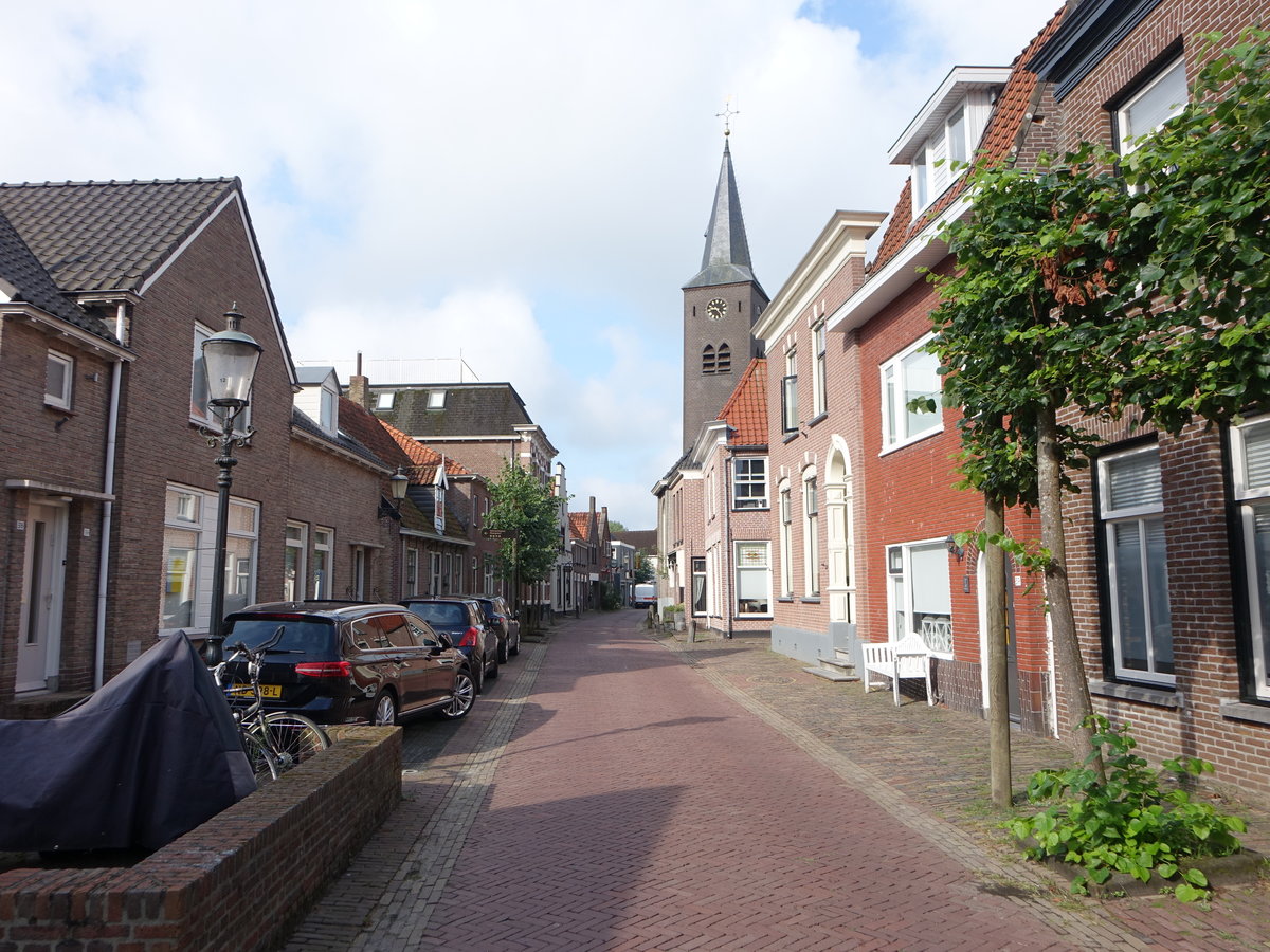 Zwartsluis, Huser und Ref. Kirche in der Kerkstraat (24.07.2017)