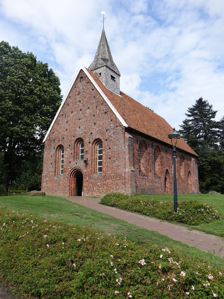 Zweeloo, gotische niederl. ref. Kirche, erbaut im 13. Jahrhundert mit Eichenschindeln gedecktem Dachreiter (23.07.2017)