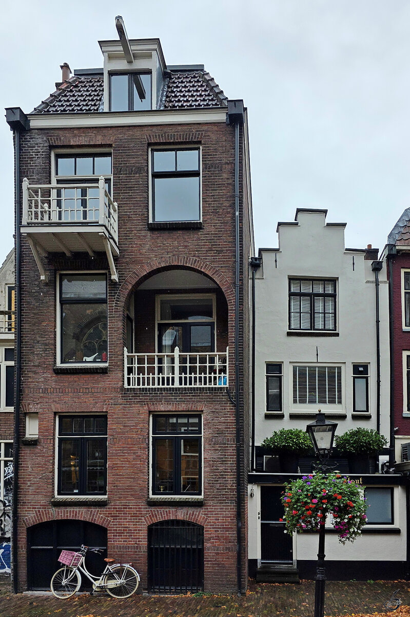 Zwei historische H�user am Buurkerzhof in Utrecht. (September 2026)
