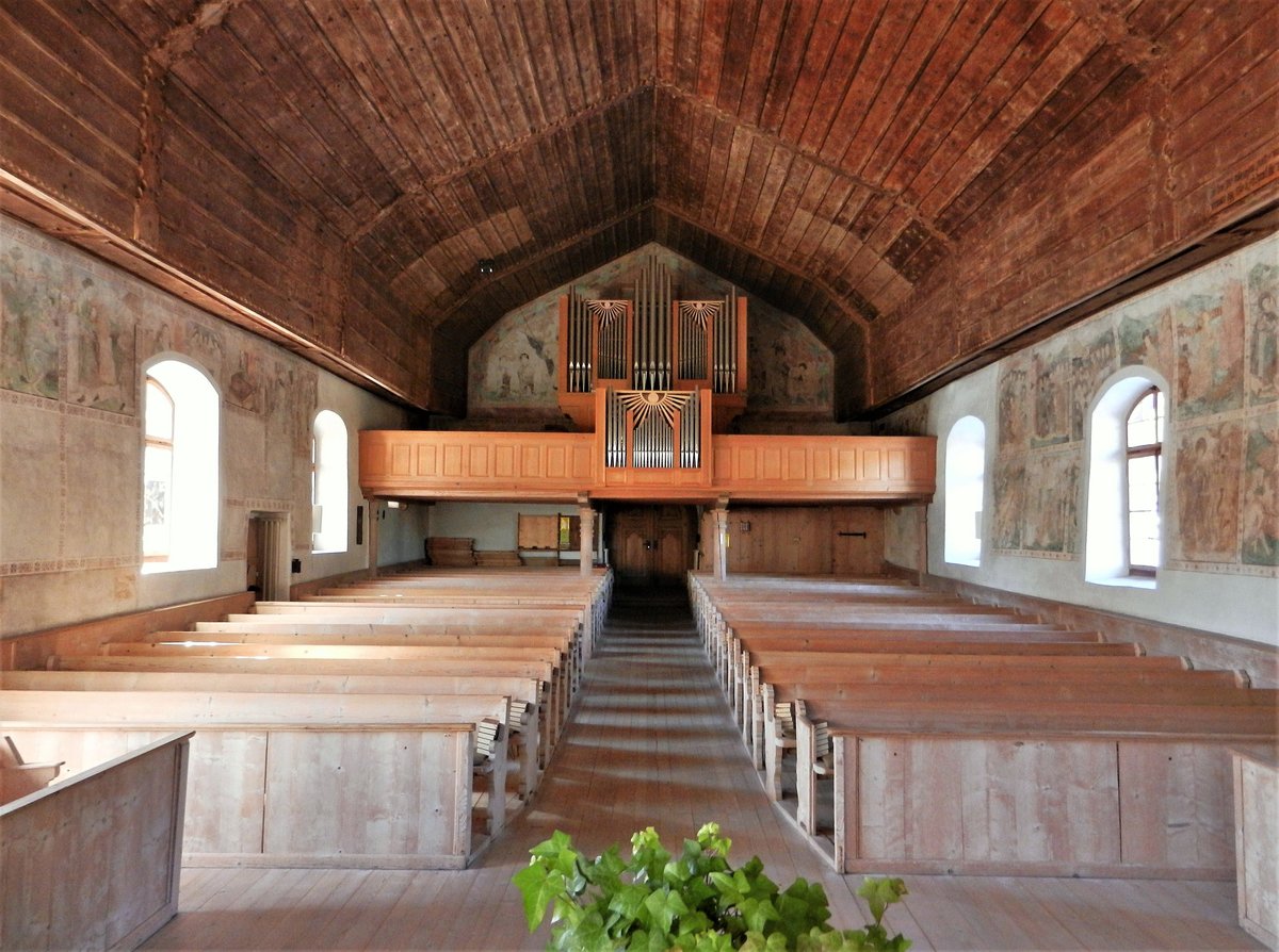 Zweisimmen, Evangelisch Reformierte Kirche. Orgelempore mit der 23-registrigen Orgel der Orgelbaufirma Genf AG aus dem Jahre 1958 - 30.10.2012
