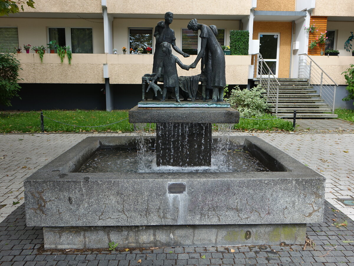 Zwickau, Tuchmacherbrunnen von 1984 in der Katharinenstrae (13.08.2023)
