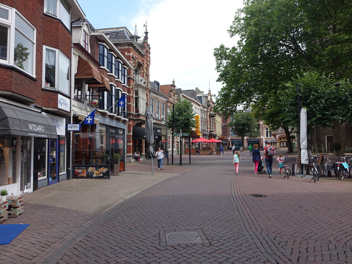 Zwolle, Huser am Grote Kerkplein in der Altstadt (23.07.2017)