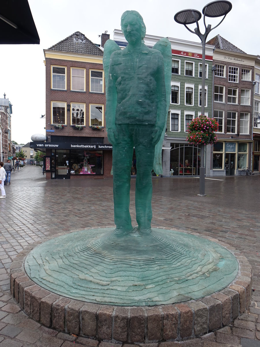 Zwolle, Sankt Michael Skulptur oder Glazen Engel am Grote Markt (23.07.2017)