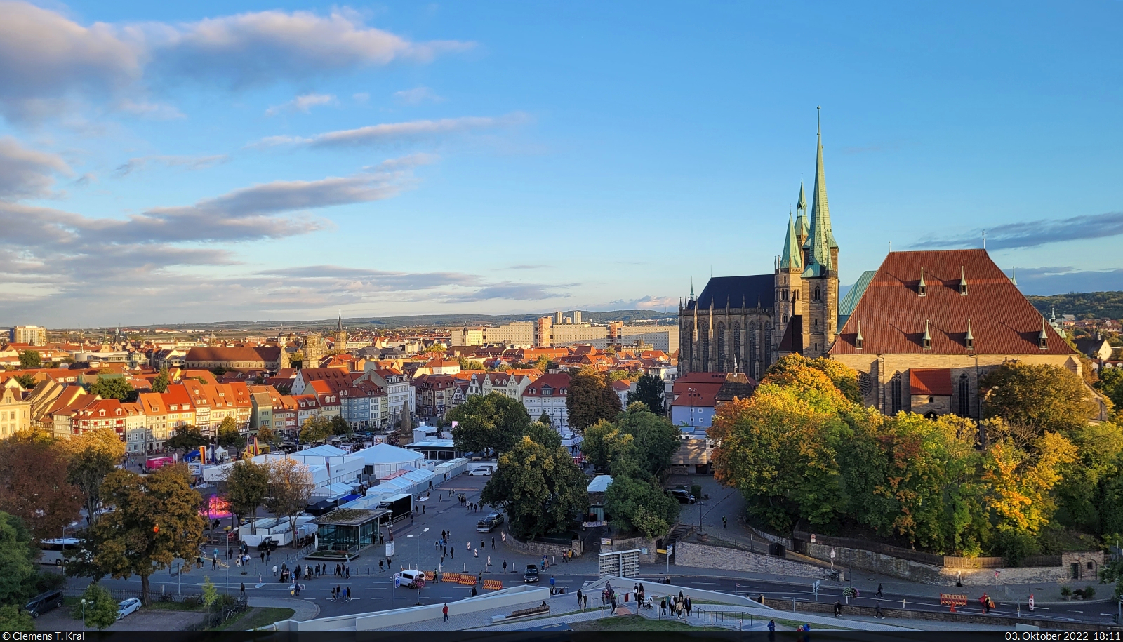 Ansicht vom Petersberg auf den Erfurter Domplatz. Dort wurden die bundesweiten Feierlichkeiten zum vergangenen Tag der Deutschen Einheit ausgetragen.

🕓 3.10.2022 | 18:11 Uhr