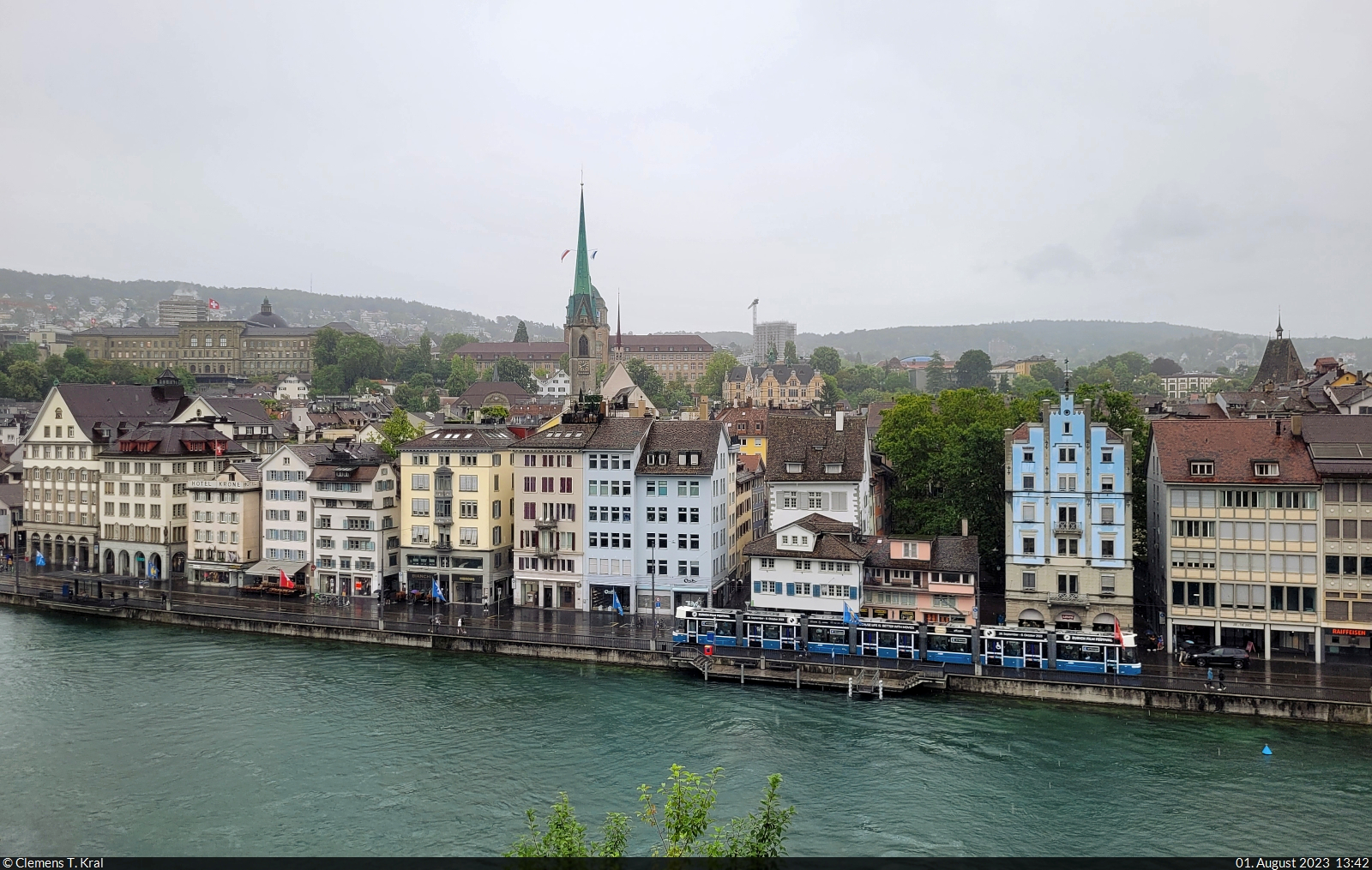 Aussicht vom Zrcher Lindenhof auf das Niederdorf, u.a. mit der Eidgenssischen Technischen Hochschule (linker Bildrand), der evangelischen Predigerkirche und dem Limmatquai.

🕓 1.8.2023 | 13:42 Uhr