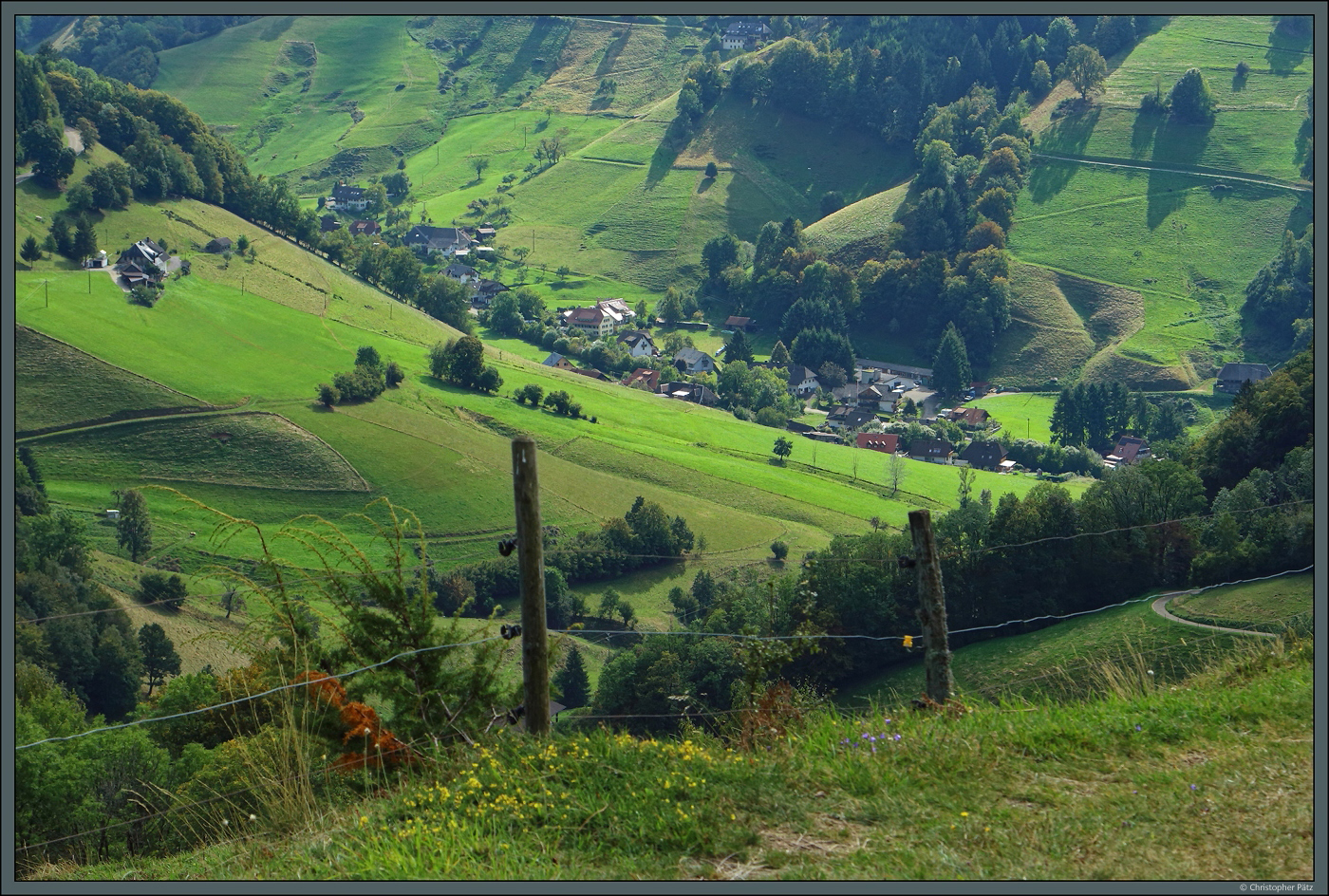 Blick auf das Dorf Spielweg im Obermnstertal. (29.09.2023)