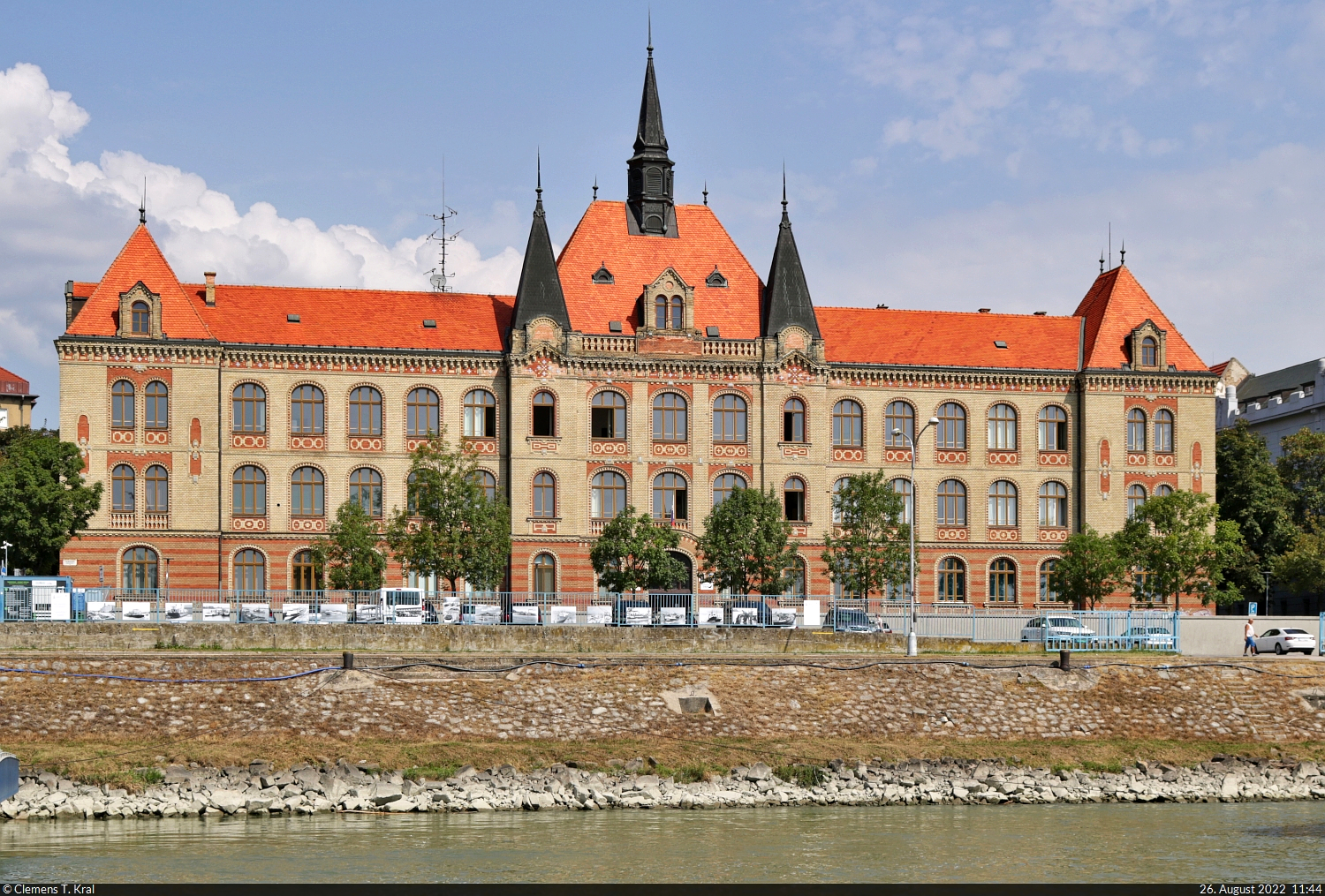 Bratislava (SK):
Die Ingenieurschule an der Fajnorovo nbreie, von der Donau aus gesehen.

🕓 26.8.2022 | 11:44 Uhr
