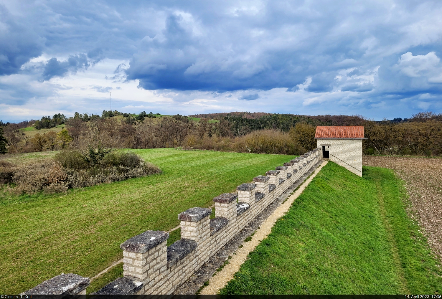 Das Rmerkastell Vetoniana bei Pfnz ist bereits fast 2000 Jahre alt und kann frei besichtigt werden. Vom nordwestlichen Eckturm ist auch ein Blick zum Pfnzer Osterberg mglich.

🕓 14.4.2023 | 17:36 Uhr