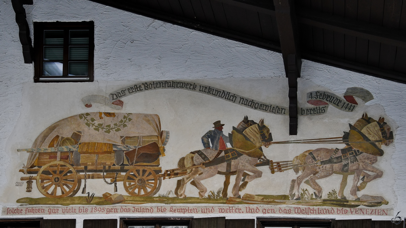 Das Wandbild auf dem Haus Engel, welches im Pfrontener Stadtteil Berg zu finden ist. (November 2023)