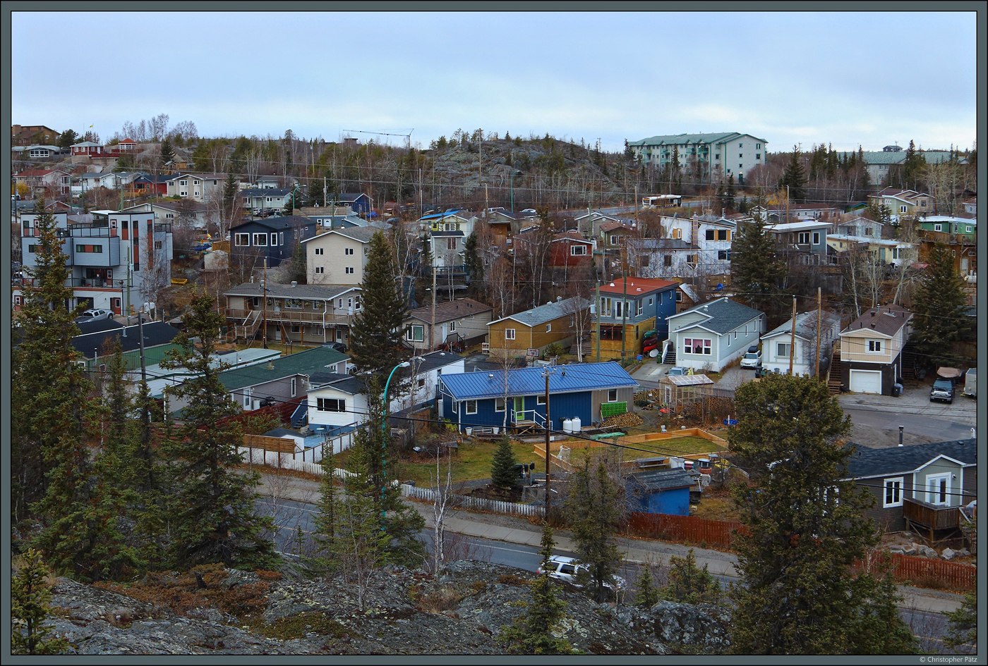 Dicht an dicht stehen die kleinen, bunten Wohnhuser in Yellowknife. (20.10.2022)