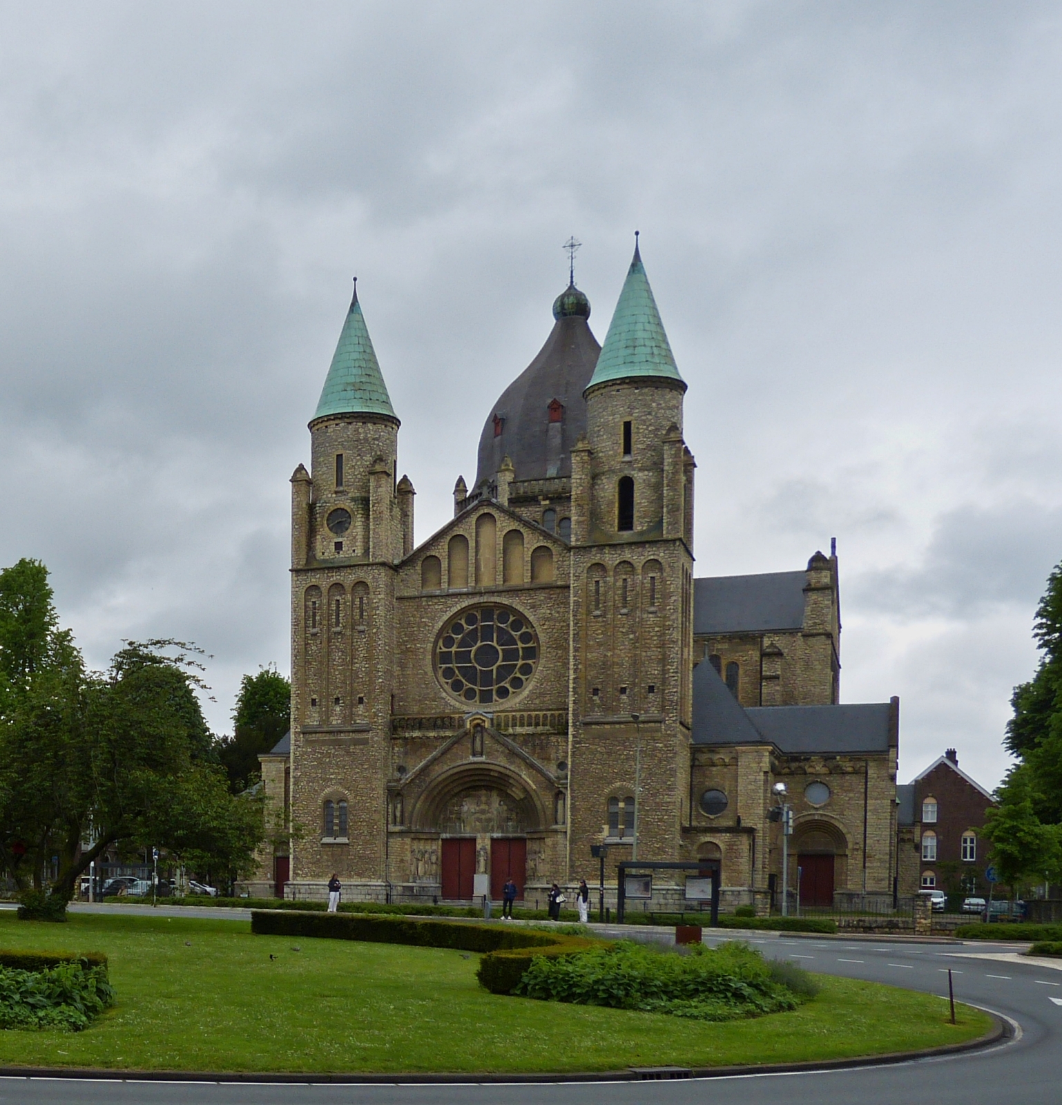 Die ehemalige St. Lambertus Kirche, beherbergt heute Wohnrume, ein Laboratorium und Rume fr kulturelle Veranstaltungen. Erbaut 1913 -16, geschlossen im Jahr 1985. 05.2023