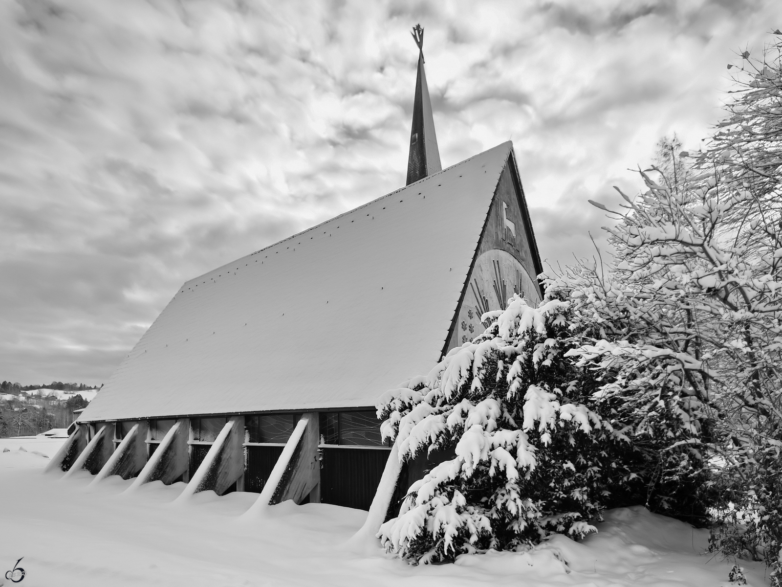 Die evangelische Auferstehungskirche wurde im Jahr 1969 eingeweiht. (Pfronten, November 2023)