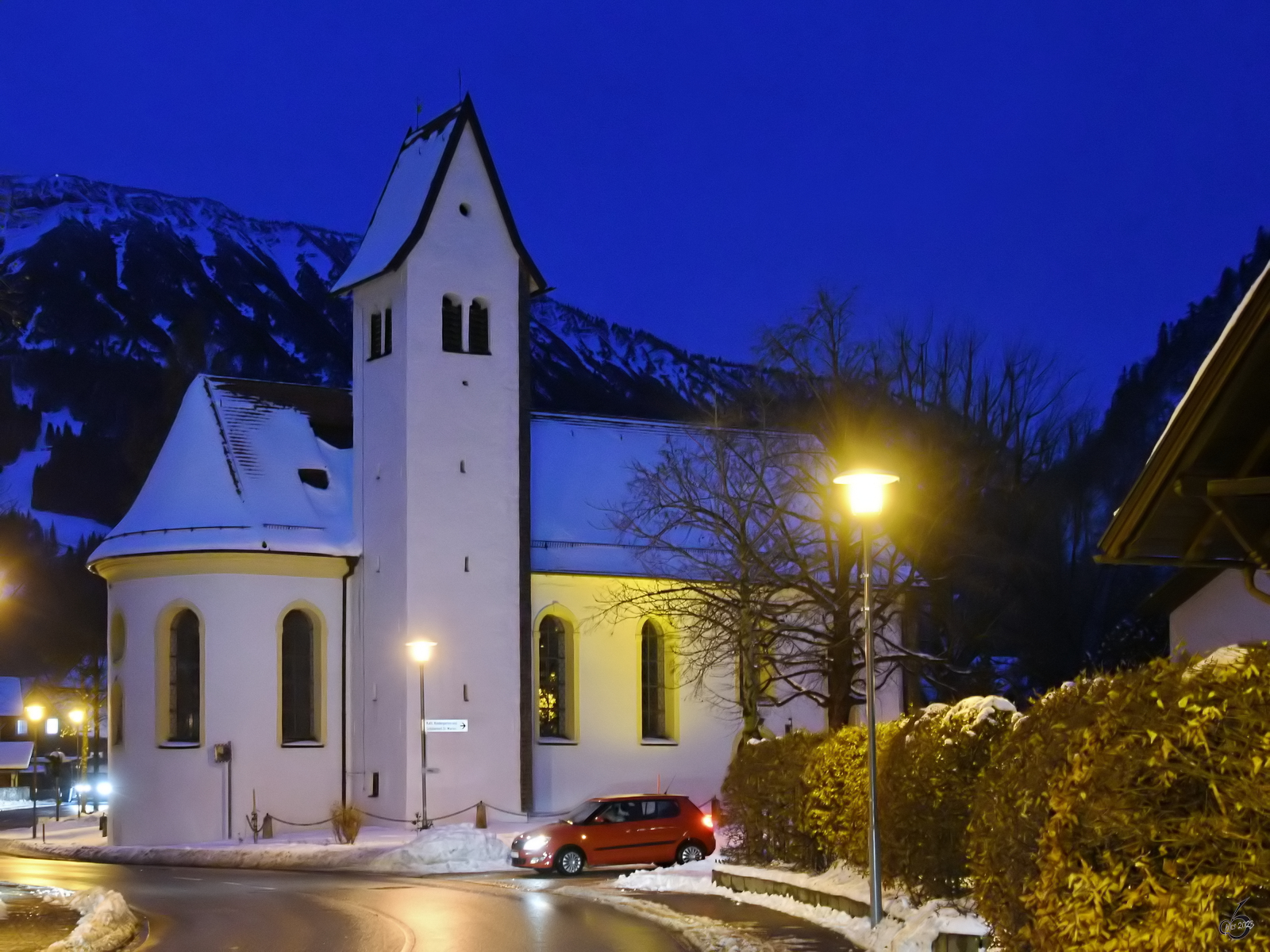 Die Filialkirche St. Leonhard in Pfronten wurde im Jahr 1497 erstmals erwhnt, ihr heutiges barockes Aussehen erhielt sie Mitte des 18. Jahrhundert. (November 2023)