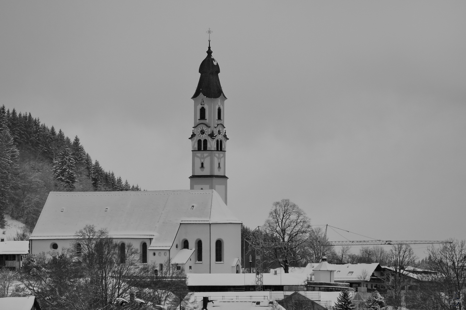 Die katholische Pfarrkirche St. Nikolaus in Pfronten wurde von 1687 bis 1692 im Barockstil erbaut. (November 2023)