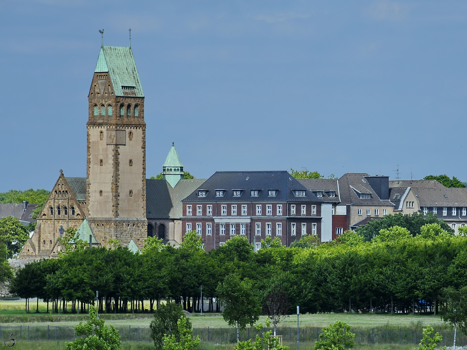 Die koptische Kirche St. Bonifatius wurde von 1911 bis 1912 erbaut und befindet sich in Duisburg-Hochfeld. (Mai 2025)