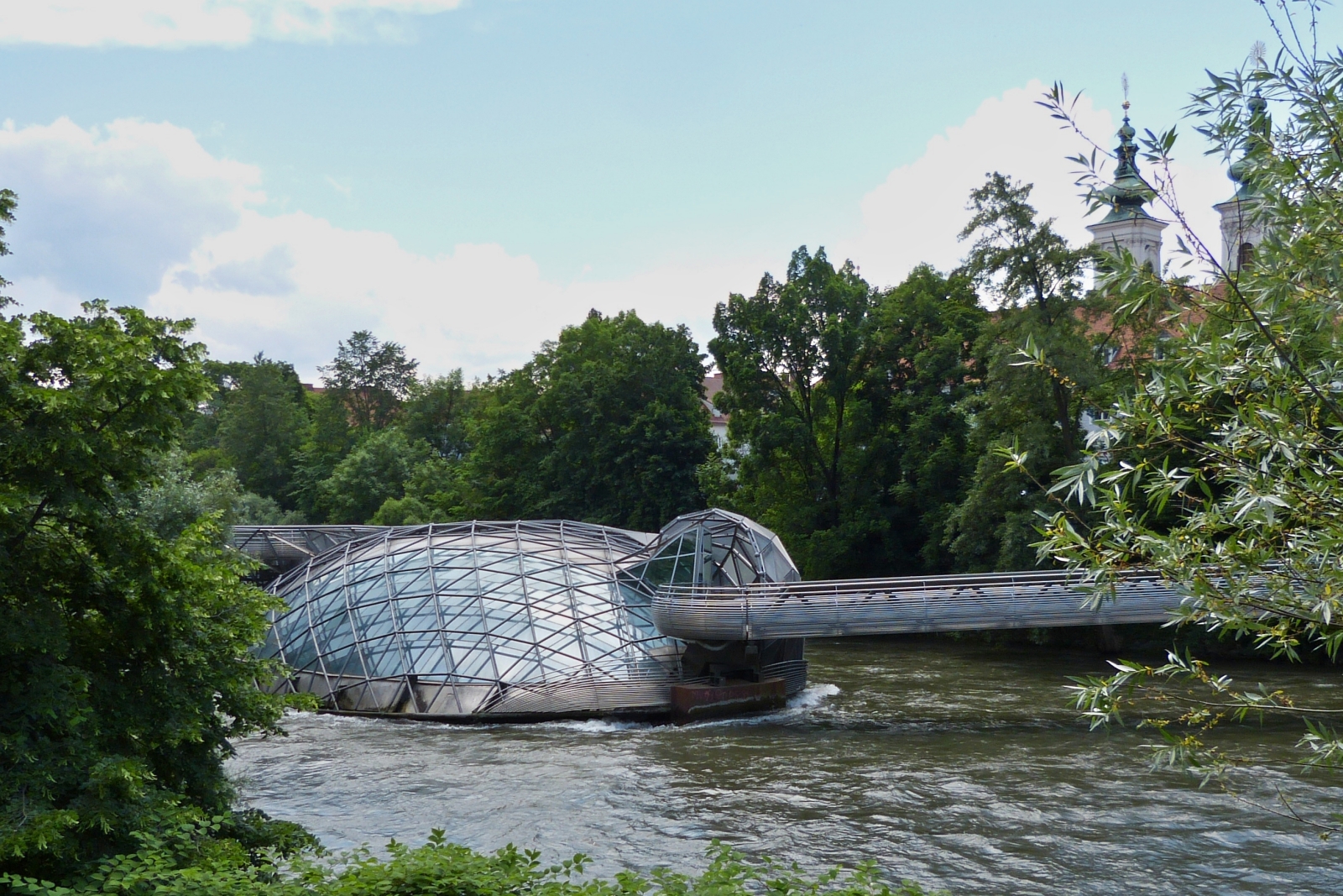 Die Murinsel in der Mitte der Mur in Graz. 02.06.2023