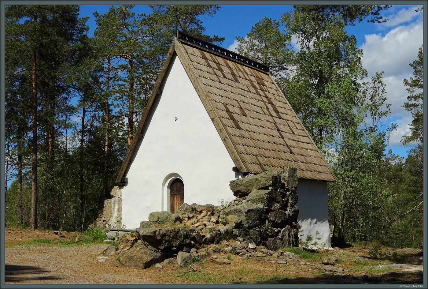 Die Sakristei ist Teil des Freilichtmuseums auf dem Norra Berget in Sundsvall. Sie wurde um 1910 gebaut. (20.05.2023)