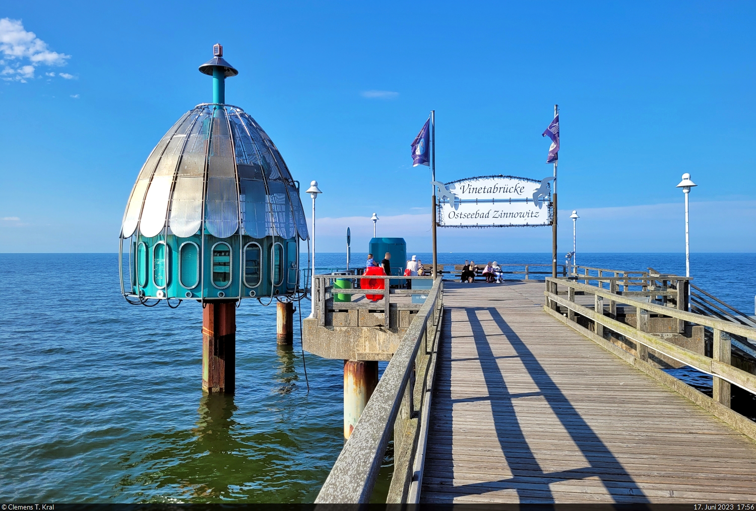 Die Vinetabrcke in Zinnowitz berspannt die Ostsee. An dessen Ende steht seit 2006 eine Tauchgondel.

🕓 17.6.2023 | 17:56 Uhr