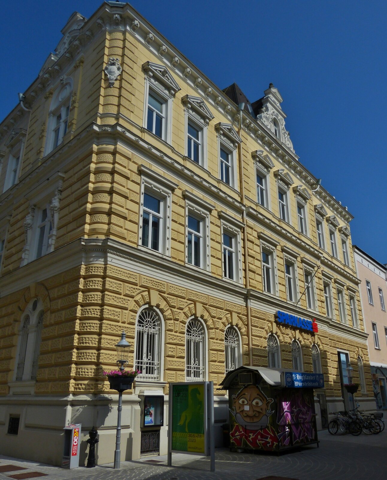 Eckhaus mit schner Fassade in St. Plten. 03.06.2023
