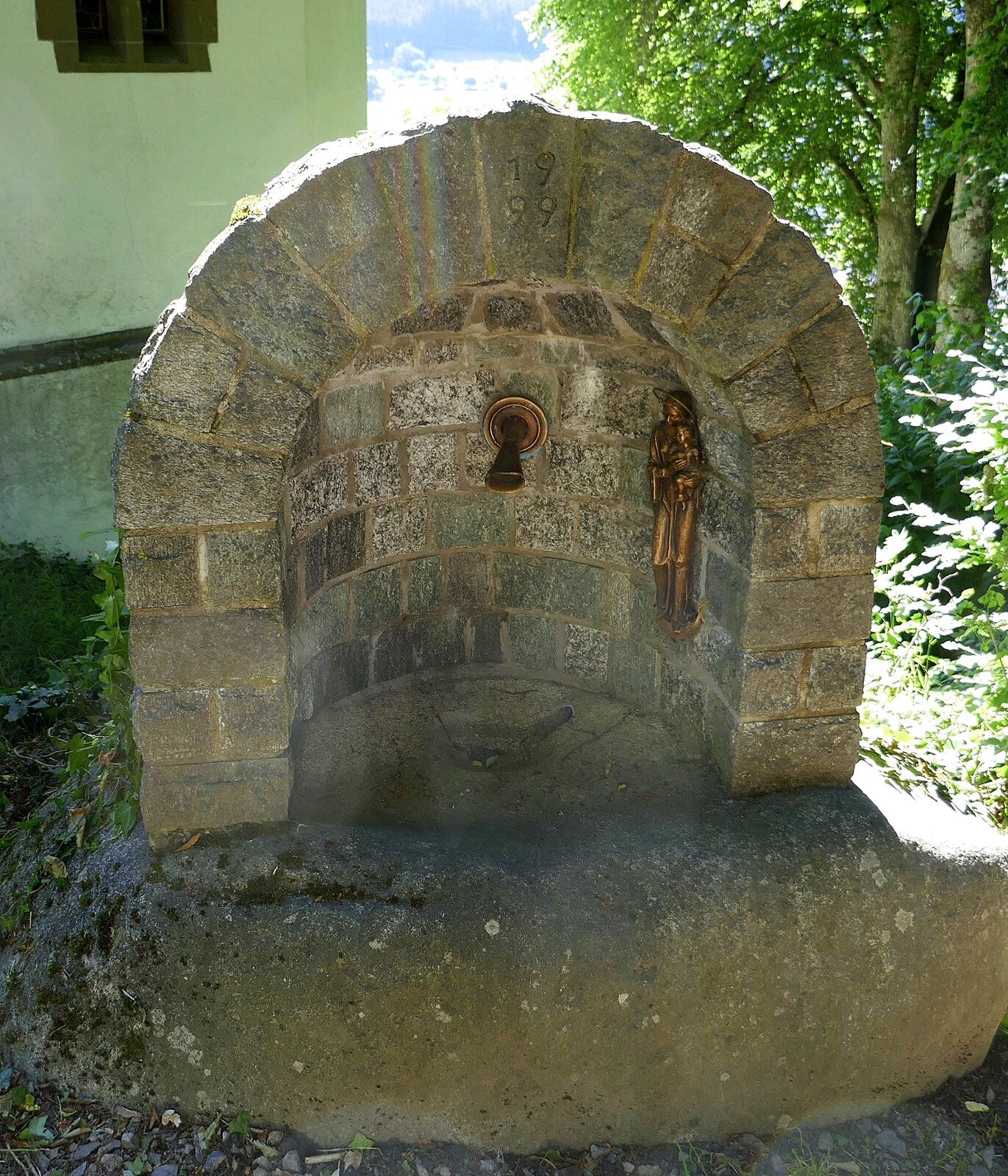 Elzach, kleiner Brunnen an der Neunlindenkapelle, Juli 2022