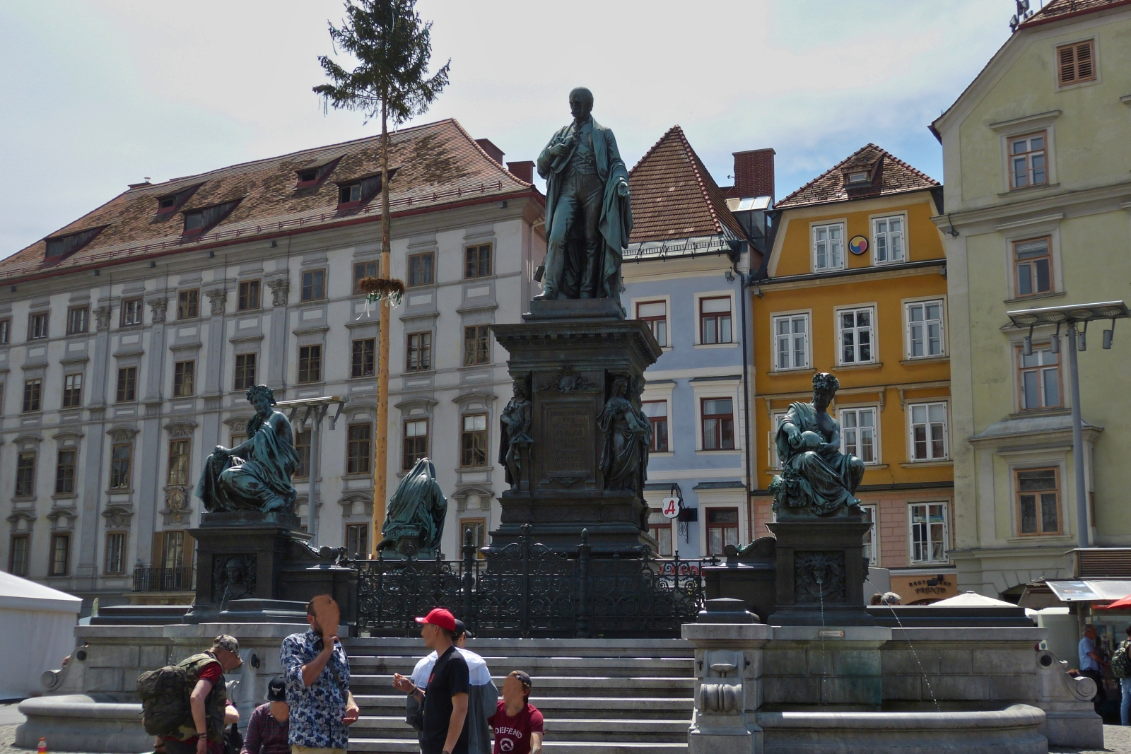 Erzherzog-Johann-Brunnendenkmal auf dem Hauptplatz in Graz. 02.06.2023 