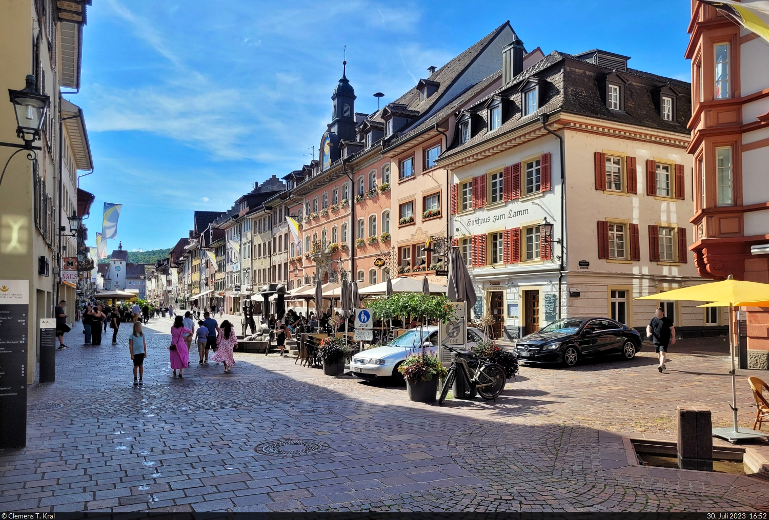 Flaniermeile und Hauptstrae von Waldshut (Waldshut-Tiengen): die Kaiserstrae mit vielen historischen Bauten sowie vor allem Cafs und Gaststtten.

🕓 30.7.2023 | 16:52 Uhr