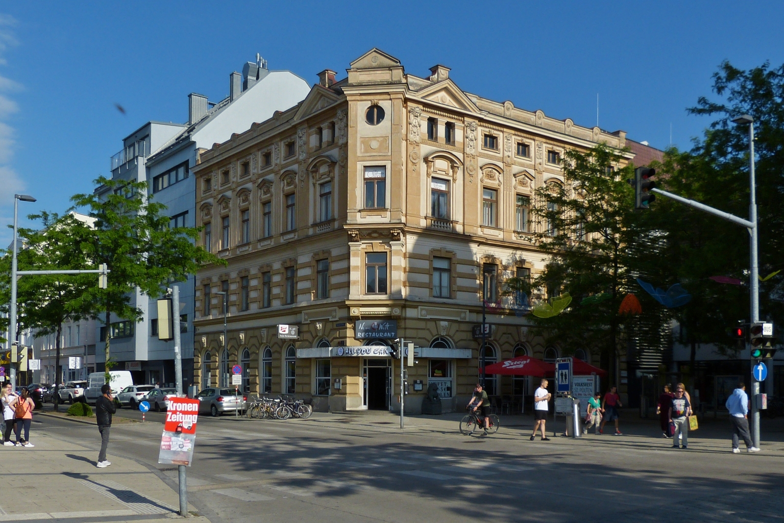 Gegenber dem Bahnhof von St. Plten ist mir dieses Gebude aufgefallen. 03.06.2023