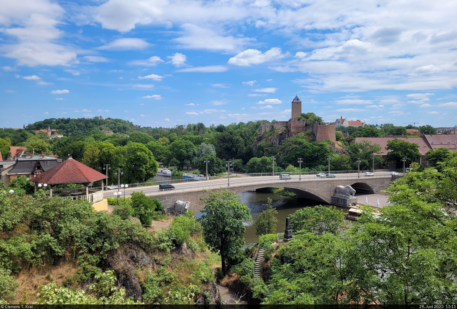 Halle (Saale) von oben:
Oberburg Giebichenstein und Giebichensteinbrcke – das klassische Postkarten-Motiv von Halle (Saale), gesehen vom Biergarten der  Bergschenke .

🕓 29.6.2023 | 13:11 Uhr