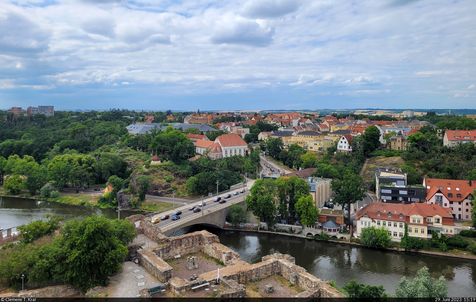 Halle (Saale) von oben:
Stadtteil Krllwitz, aufgenommen vom Turm der Oberburg Giebichenstein an der Saale.

🕓 29.6.2023 | 15:19 Uhr